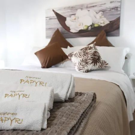 Papyri Apartment *